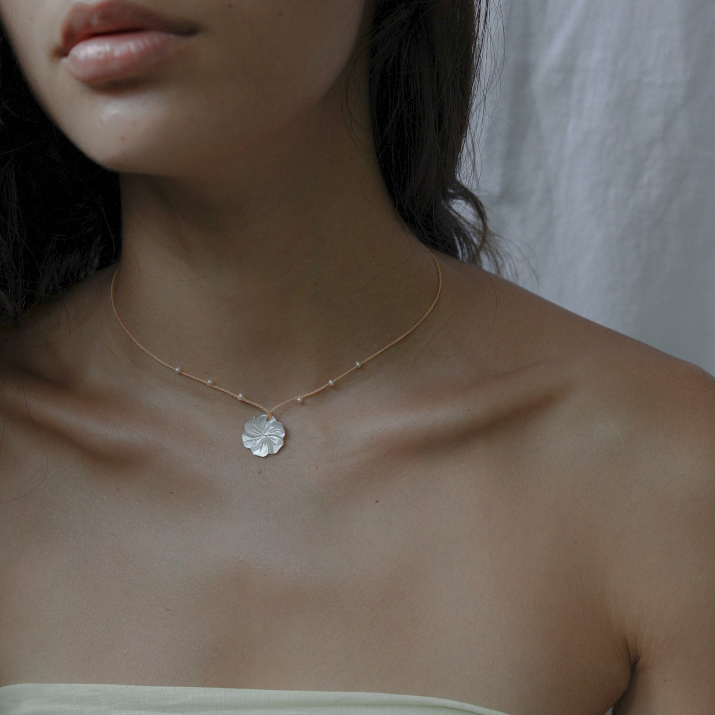 Nacre_Necklace_Lifestyle_Jewel_Rocks